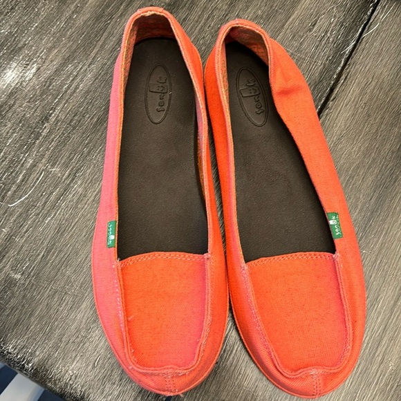 🍍 Sanuk Womens Rasta Brisbane Slip On Shoes Red Gray Textured Moc Toe Low Top🍍 - Picture 1 of 5